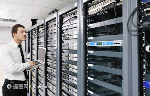 轻装简行 IT工程师商务人员与超薄铝本在现代机房网络工程中的高效协同